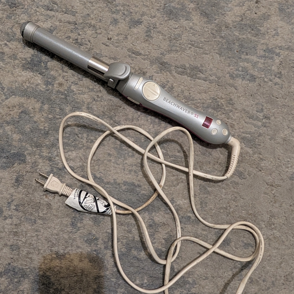 The Beachwaver Co. S1 Curling Iron - Silver and White